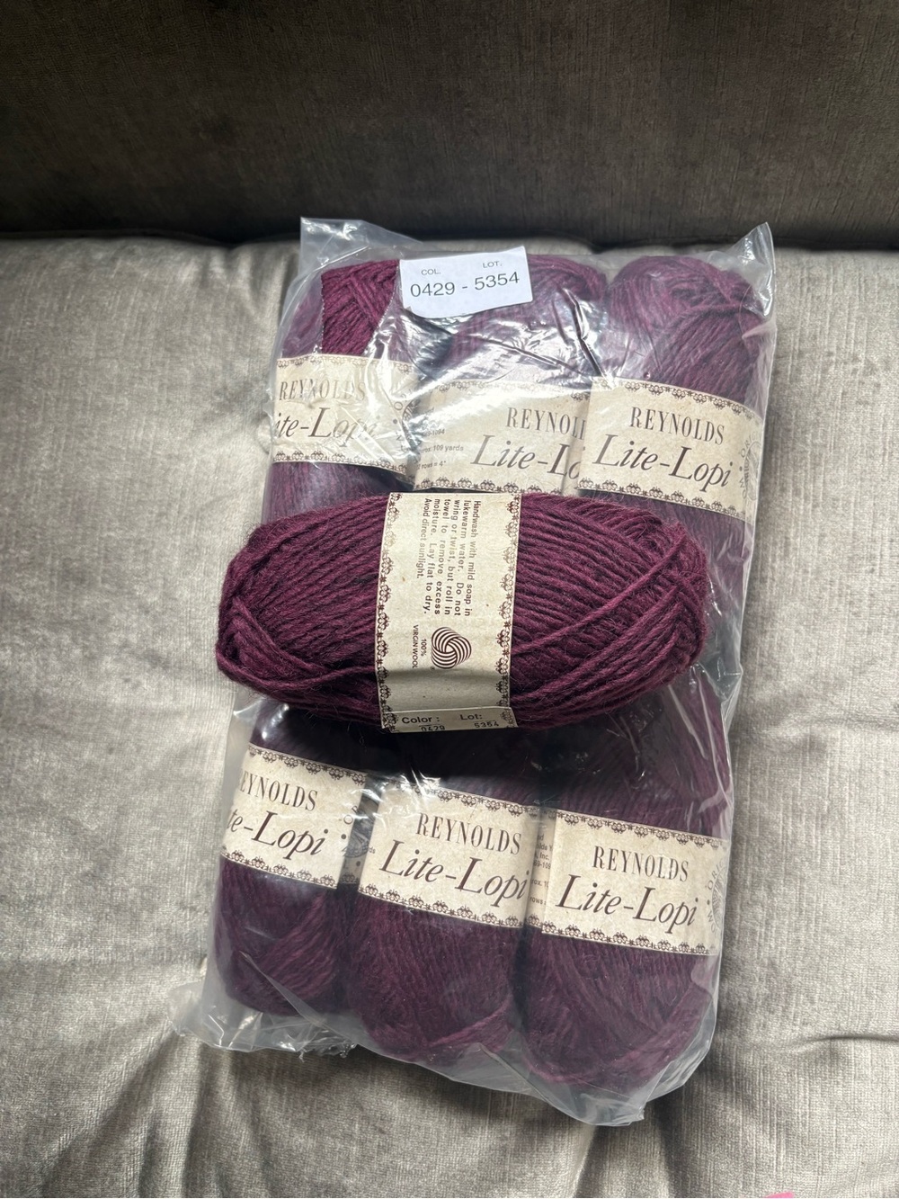 Reynolds Lite-Lopi Yarn lot in Deep Plum - Picture 5 of 5